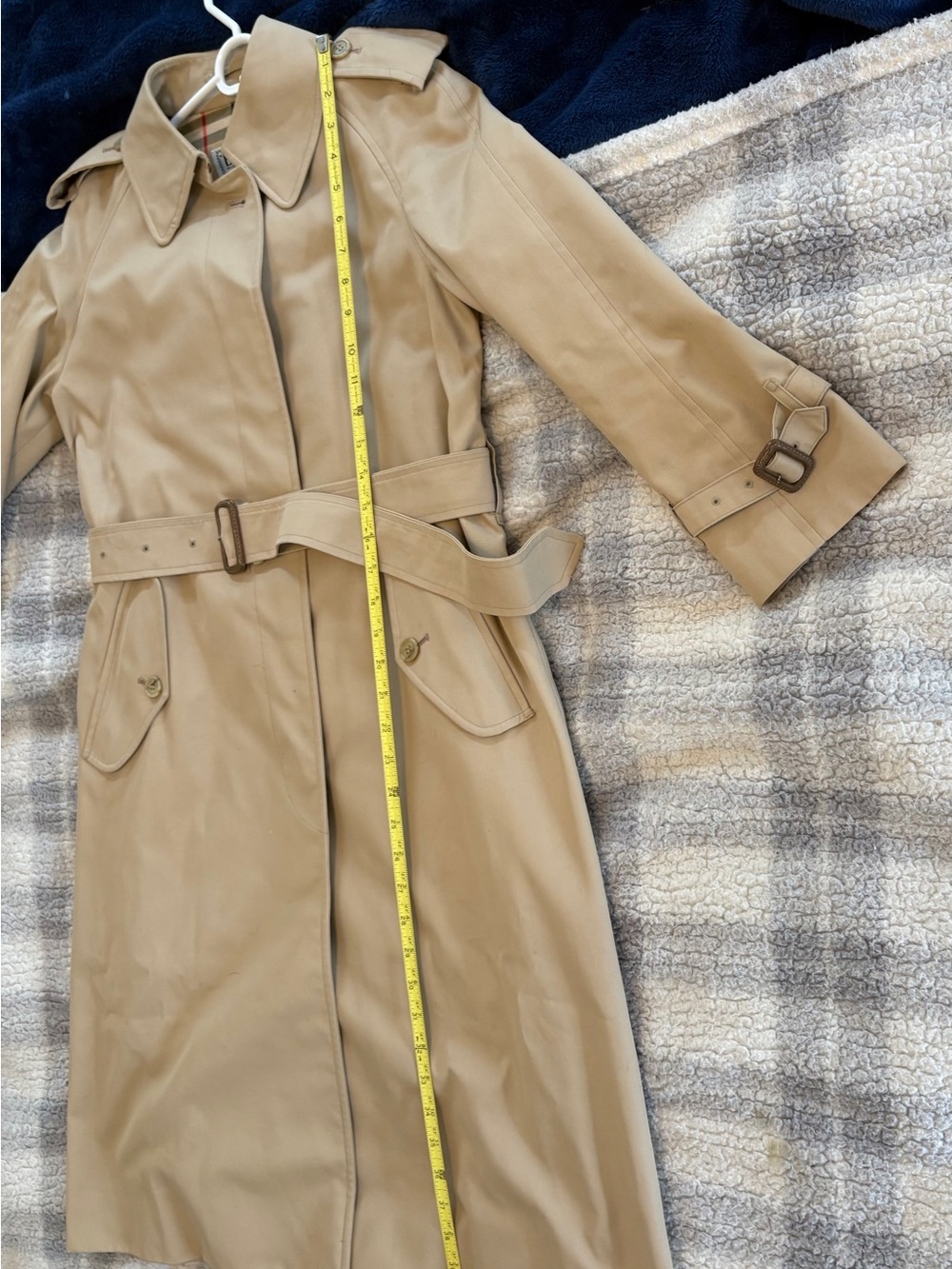 EUC-Burberry Vintage Trench Coat with Belted Waist. - Picture 10 of 13